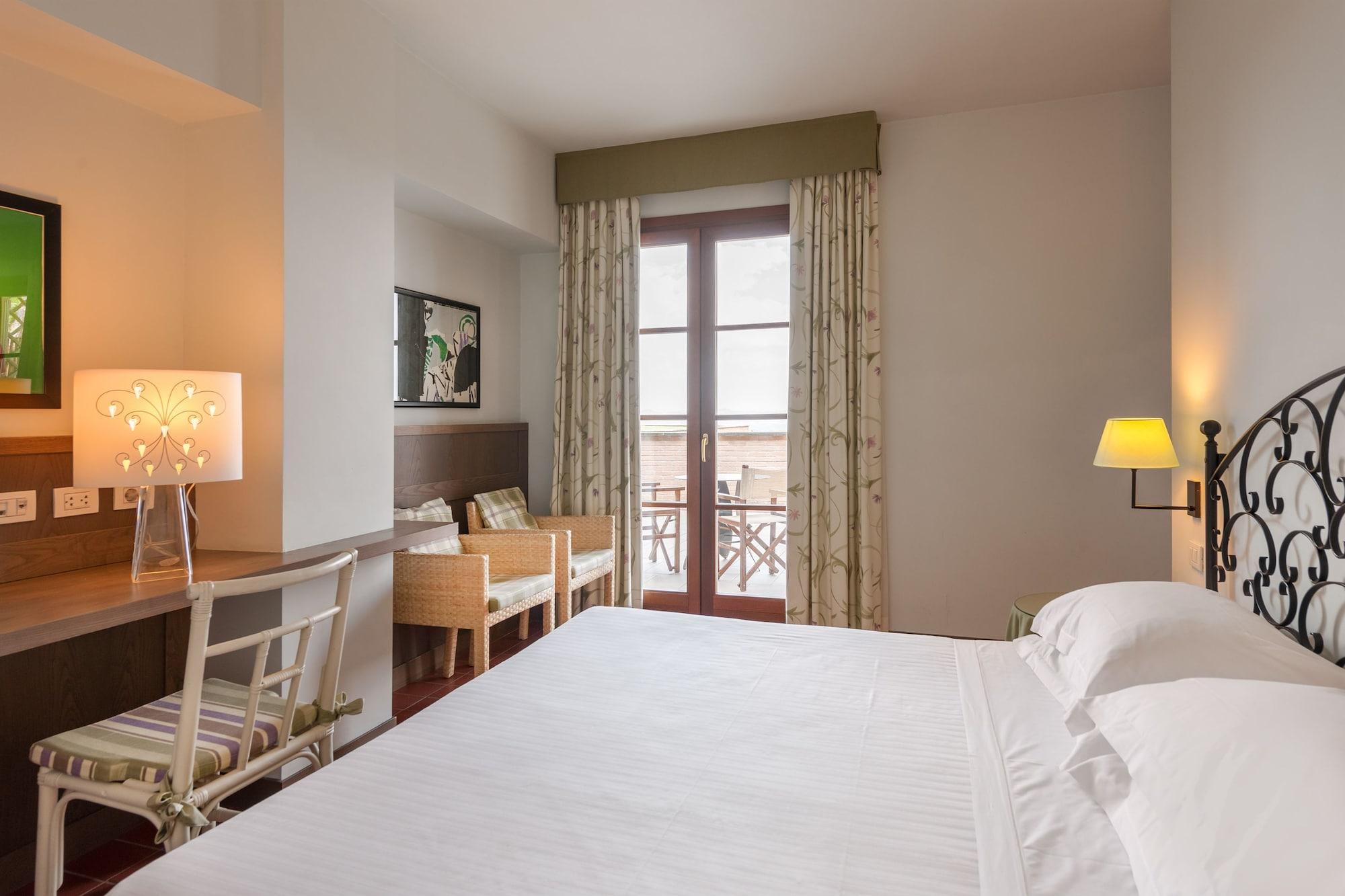 Hotel Villasanpaolo & 4*