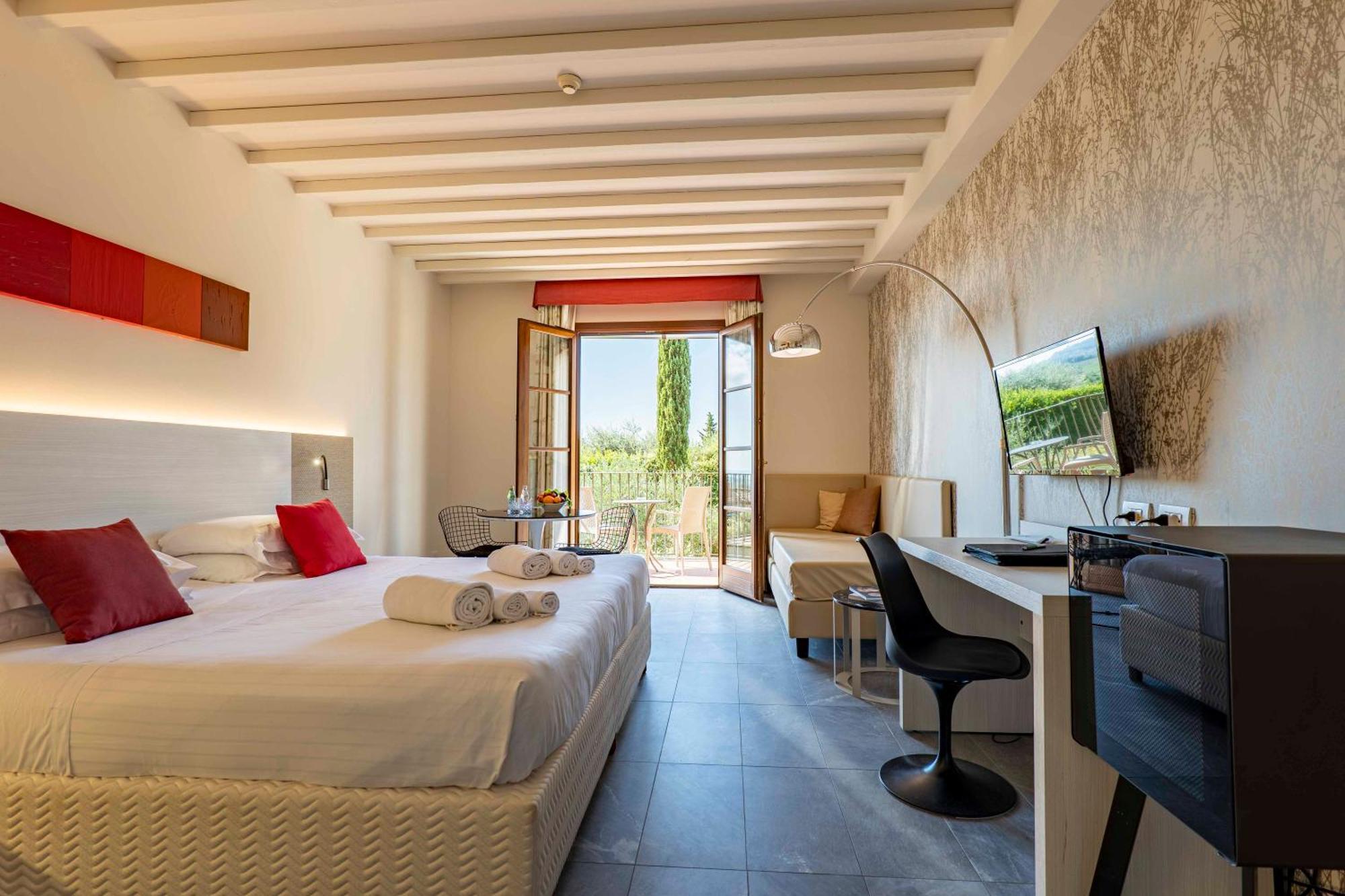 Villasanpaolo & 4*